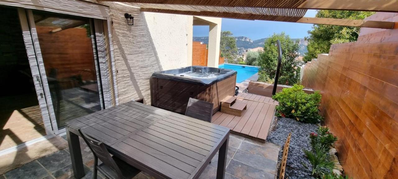 Rêves de vie, appartement vue mer, piscine non chauffée et spa privatifs Cassis Extérieur photo