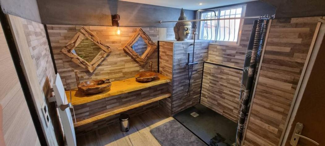 Rêves de vie, appartement vue mer, piscine non chauffée et spa privatifs Cassis Extérieur photo