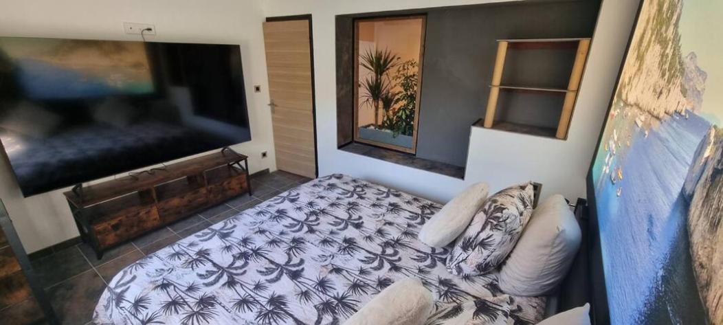 Rêves de vie, appartement vue mer, piscine non chauffée et spa privatifs Cassis Extérieur photo