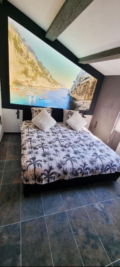 Rêves de vie, appartement vue mer, piscine non chauffée et spa privatifs Cassis Extérieur photo